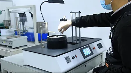 Machine à facettes pour pierres précieuses avec plate-forme de levage CNC