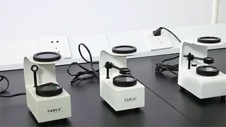 Polariscope pour pierres précieuses