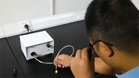 Source de lumière froide / Source de lumière pour fibre optique