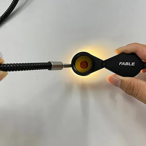 Source de lumière pour fibre optique